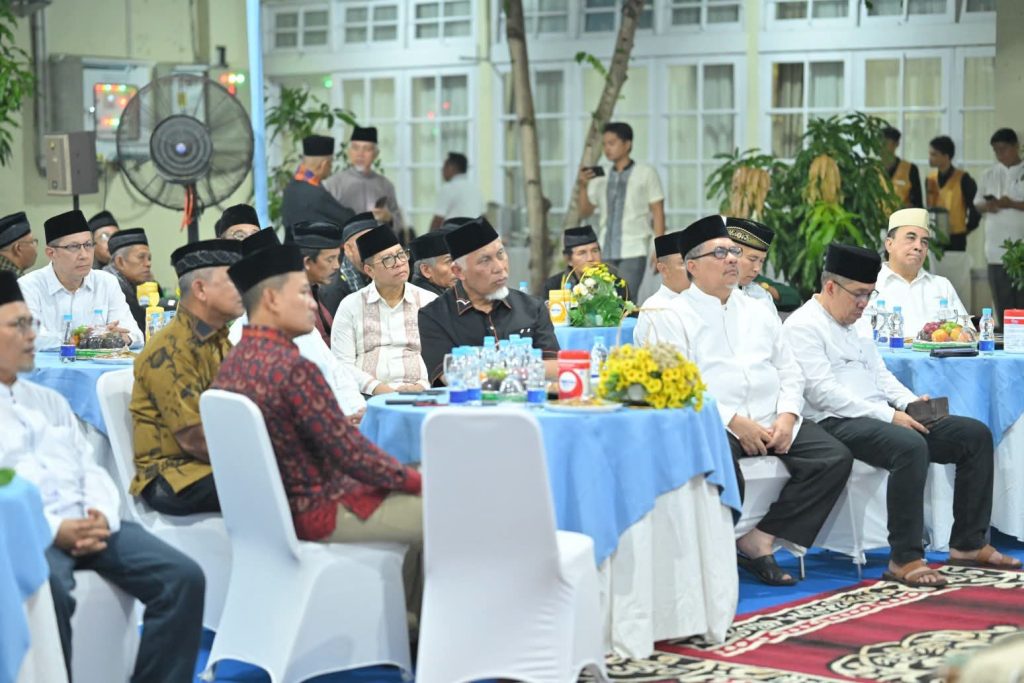Gubernur Mahyeldi Hadiri Doa Bersama Tujuh Hari Wafatnya Ibunda Kapolda Sumbar